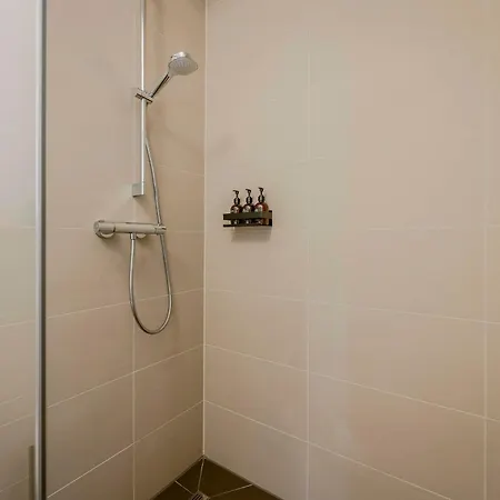 Exquis Luxus 2br Etro I Balcony I Family-friendly I Mercedes I Office