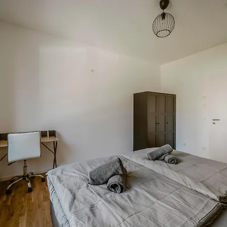 Διαμέρισμα Exquis Luxus 2br Etro I Balcony I Family-friendly I Mercedes I Office Μπέμπλινγκεν