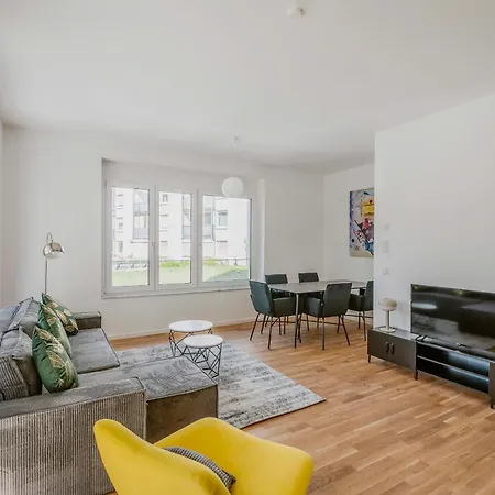 Exquis Luxus 2br Etro I Balcony I Family-friendly I Mercedes I Office Apartment *