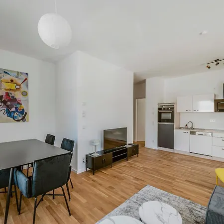 Apartment Exquis Luxus 2br Etro I Balcony I Family-friendly I Mercedes I Office *