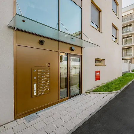 Exquis Luxus 2br Etro I Balcony I Family-friendly I Mercedes I Office アパート