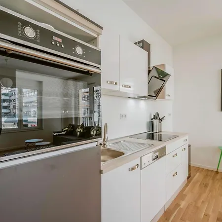 Apartment Exquis Luxus 2br Etro I Balcony I Family-friendly I Mercedes I Office