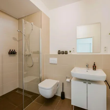 Exquis Luxus 2br Etro I Balcony I Family-friendly I Mercedes I Office アパート ベーブリンゲン